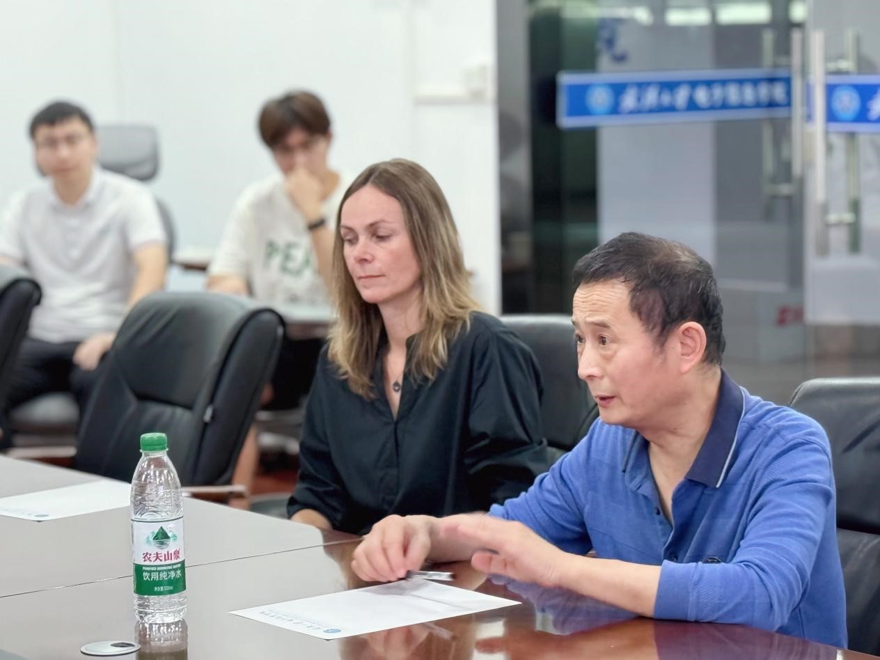 1727667371324053635.jpg 1727667371324053635.jpg