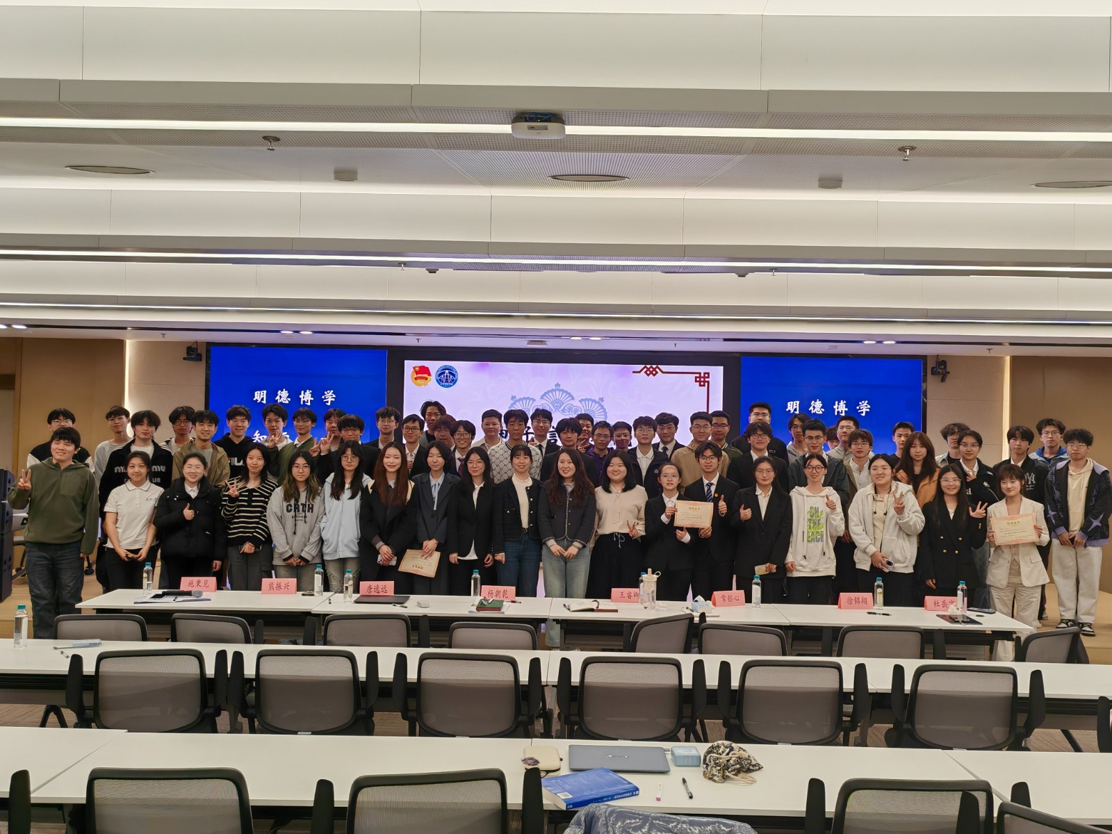 1774881907498076029.jpg 1774881907498076029.jpg